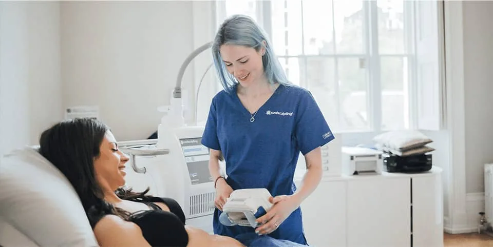 Nurse preparing a fat freezing device beside a patient on a couch at Cool Clinic, CoolSculpting fat freezing London